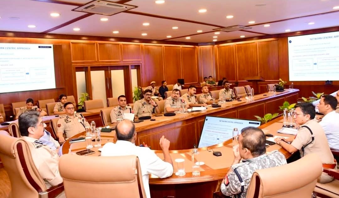 মাদকবিরোধী অভিযানে আরও জোর অসম পুলিশের। পুলিশ সদর দফতরে উচ্চপর্যায়ের বৈঠক, নারকো-নেটওয়ার্ক ভাঙা ও আন্তঃসংস্থা সমন্বয়ে গুরুত্ব।
