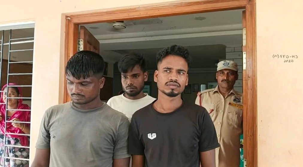 গৃহবধূর শ্লীলতাহানির অভিযোগে তিন যুবক গ্রেফতার, পলাতক এক