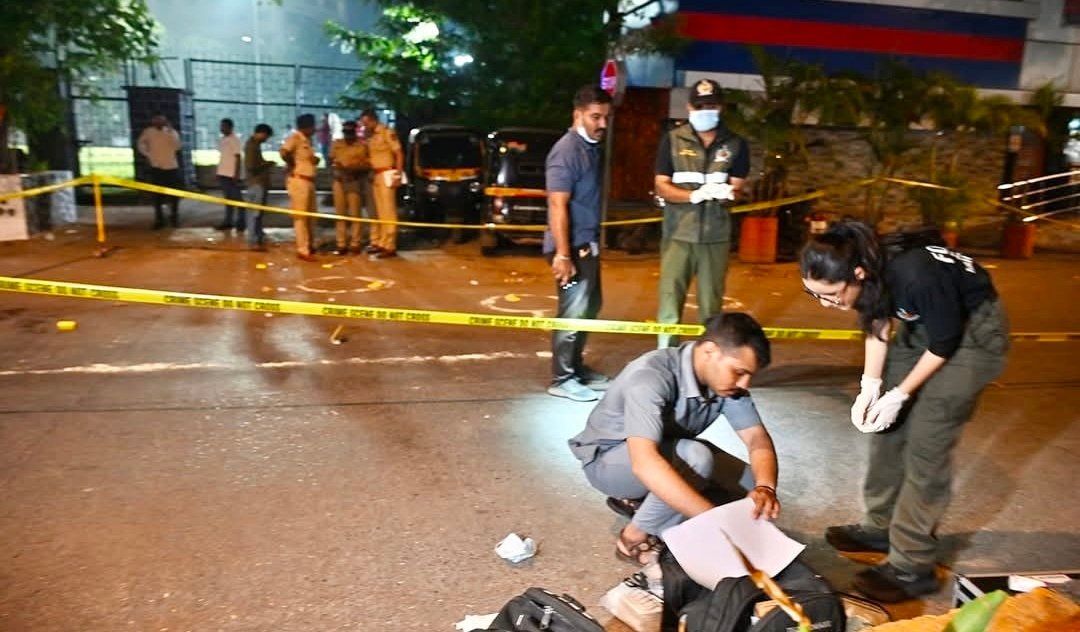 মুম্বইয়ে বলিউড অভিনেতা টাইগার শ্রফের গাড়ি লক্ষ্য করে গুলি, আহত চালকসহ ২। তদন্ত শুরু পুলিশের